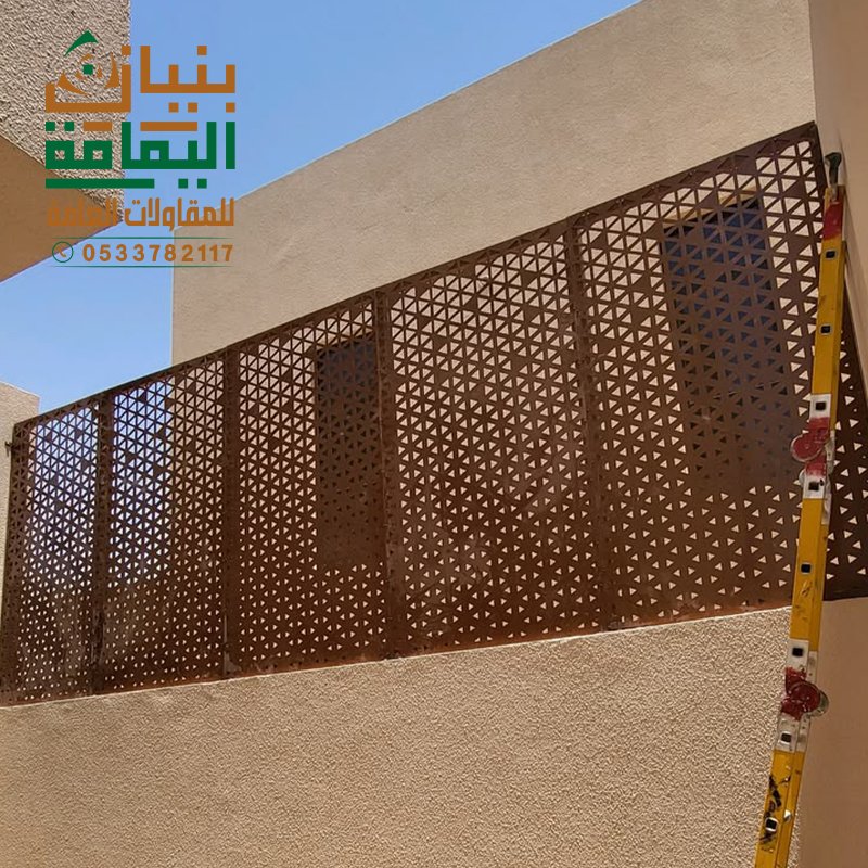 إضاءة (LED) خلفية تبرز تفاصيل نقشات الساتر ليلاُ