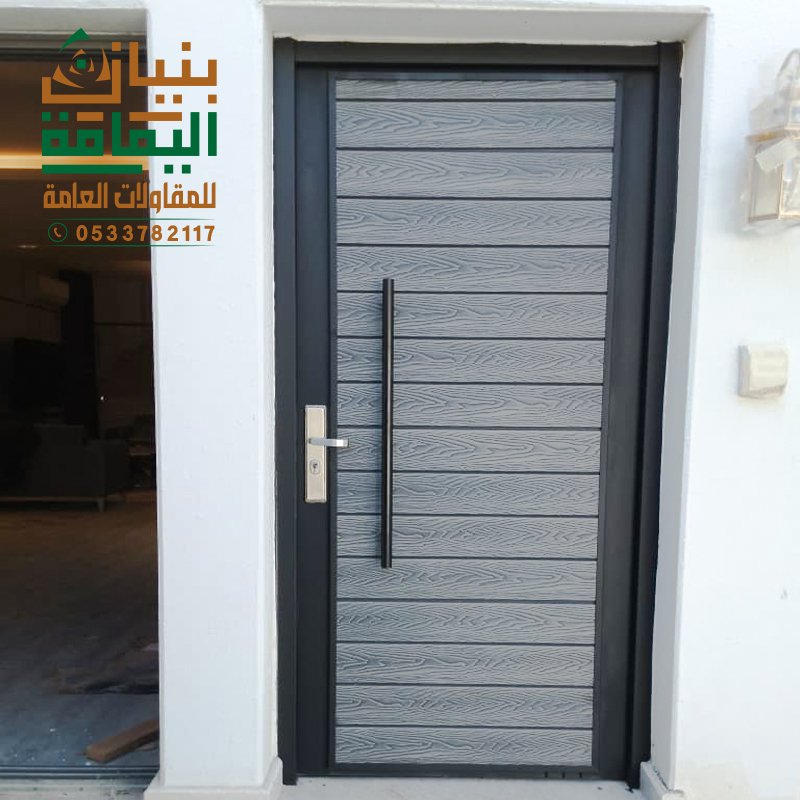 تلبيس باب داخلي ببديل الخشب بتصميم عصري