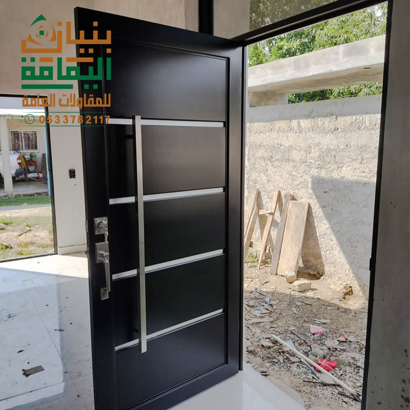 تركيب باب حديد خارجي من بنيان اليمامة في حي النرجس