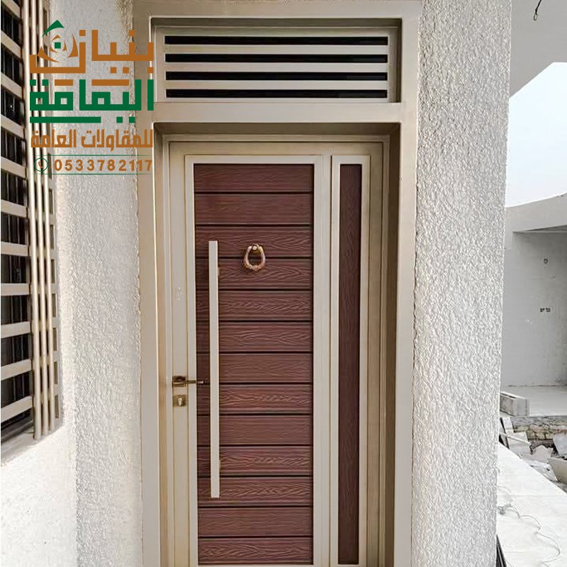 باب حديد وخشب لمدخل فيلا حديثة