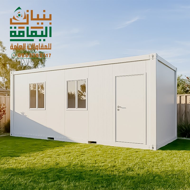 ملحق ساندوتش بانل جاهز مع نوافذ زجاجية صغيرة وسقف معزول حرارياً، يوضح الواجهة الخارجية النهائية.