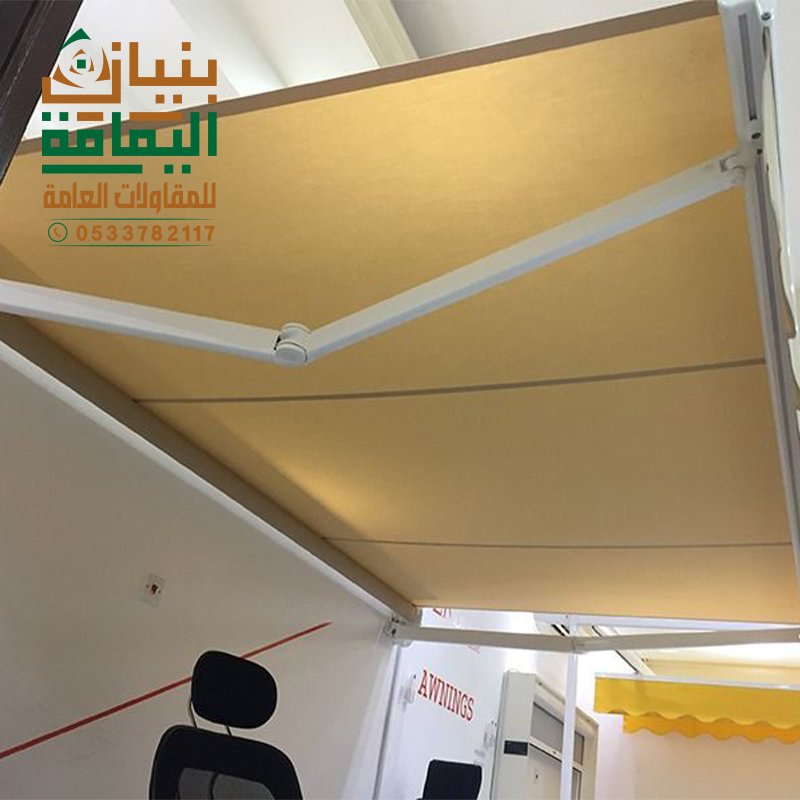 مظلات بتقنيات ذكية متحركة لمواقف مجمع تجاري بتنفيذ احترافي من مؤسسة بنيان اليمامة في الرياض
